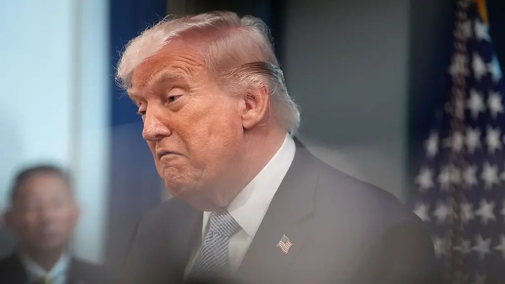 Libanon, Hormus, MAGATrump bekommt Gegenwind aus eigenem Lager - Kritik an NetanjahuNach der Waffenruhe im Iran fliegt Israel weiter Attacken auf die Hisbollah im Libanon. Der