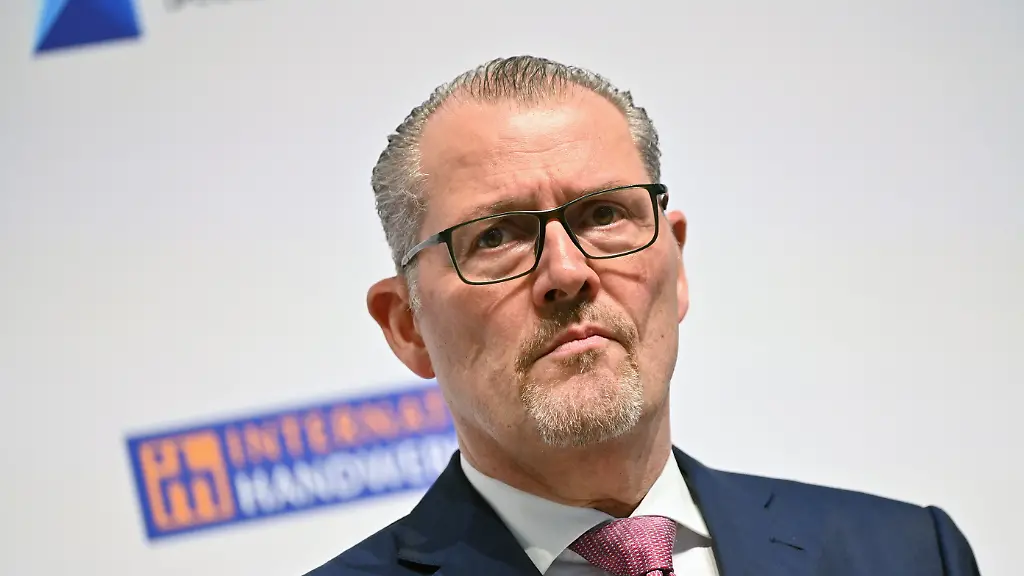Dulger: Nicht vermittelbar: Arbeitgeberpräsident will Rentenanstieg ausbremsen