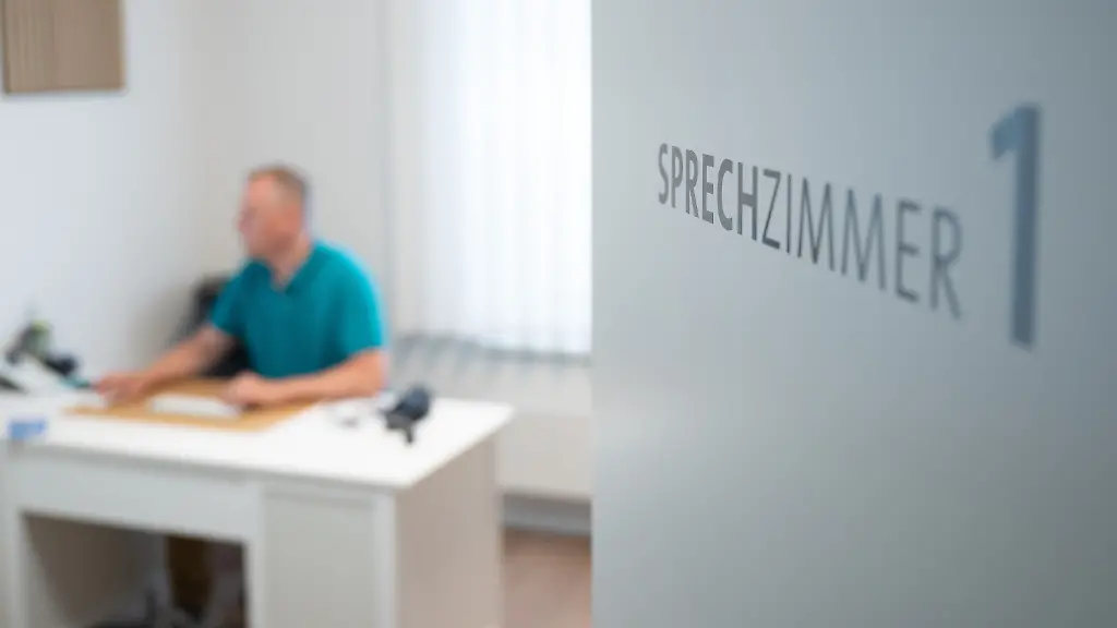 Sparmaßnahmen reichen nichtGesetzliche Krankenkassen haben doch ein Milliarden-LochDas große Sparpaket von Gesundheitsministerin Warken schließt das Defizit der gesetzlichen