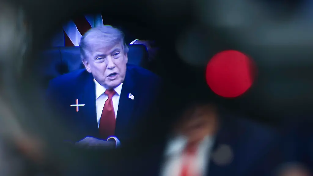 Nächste "großartige Einigung"Trump verkündet Deal - Iran dementiert sofortEine erste Einigung mit dem Iran stünde kurz bevor, frohlockt US-Präsident Trump. Ein Rahmenabkommen