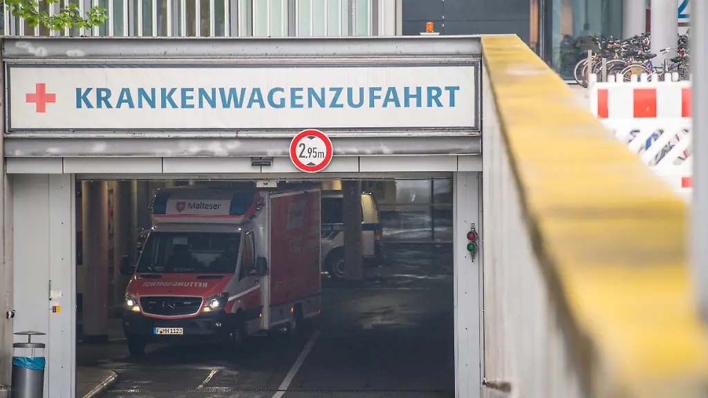 "Planlose Kürzungsmaßnahmen"Krankenhausgesellschaft erwartet eine massive Klinik-PleitewelleMit Vorhaltepauschalen statt Fallpauschalen, mehr Spezialisierung und harten