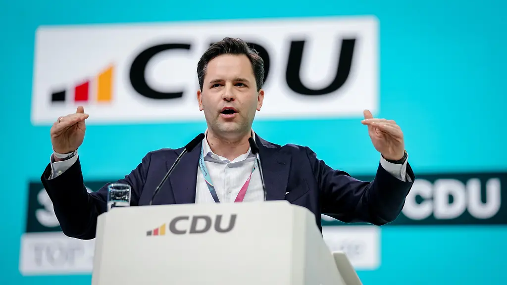 Bewährungsprobe RentenpaketWinkel: "Dann sind auch Zustimmungswerte wieder besser"Rentenreform als Schlüssel für bessere Umfragewerte? JU-Chef Johannes Winkel drängt in der