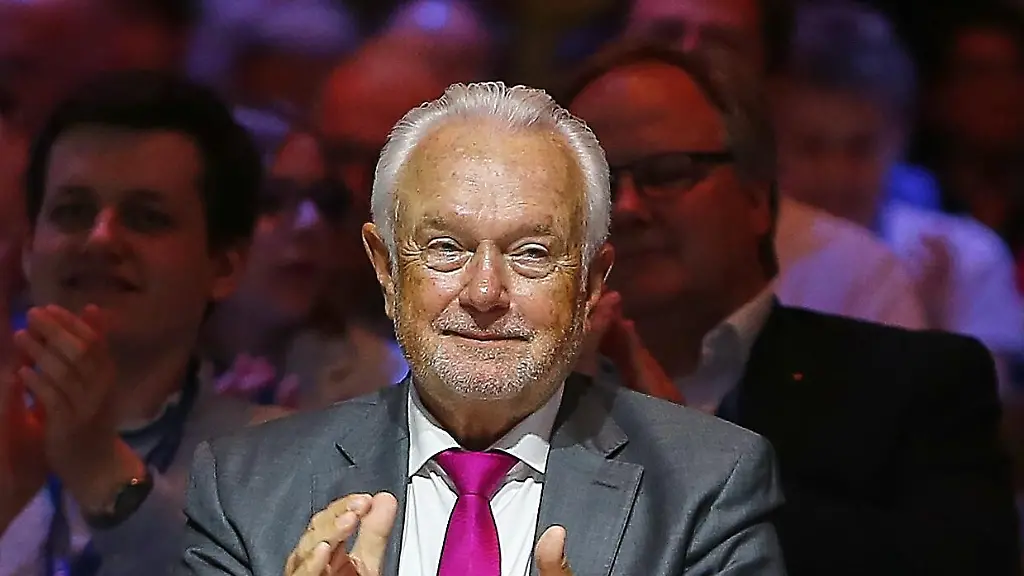 RTL/ntv-TrendbarometerFDP ist den einen Punkt wieder losDrei Wochen nach der Wahl von Wolfgang Kubicki zum neuen FDP-Vorsitzenden rutscht die Partei im Trendbarometer zurück unter
