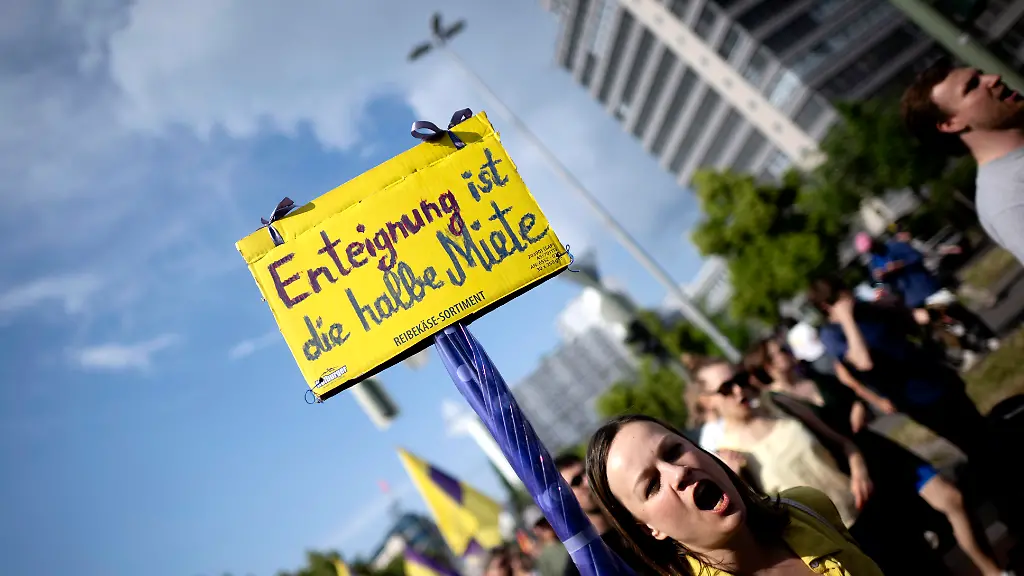 Bauen statt enteignenDie Absage an Vergesellschaftungen ist überfälligDie Vorstellung ist verlockend: Der Staat übernimmt Wohnungen - und die Mieten sinken. Politisch mag diese