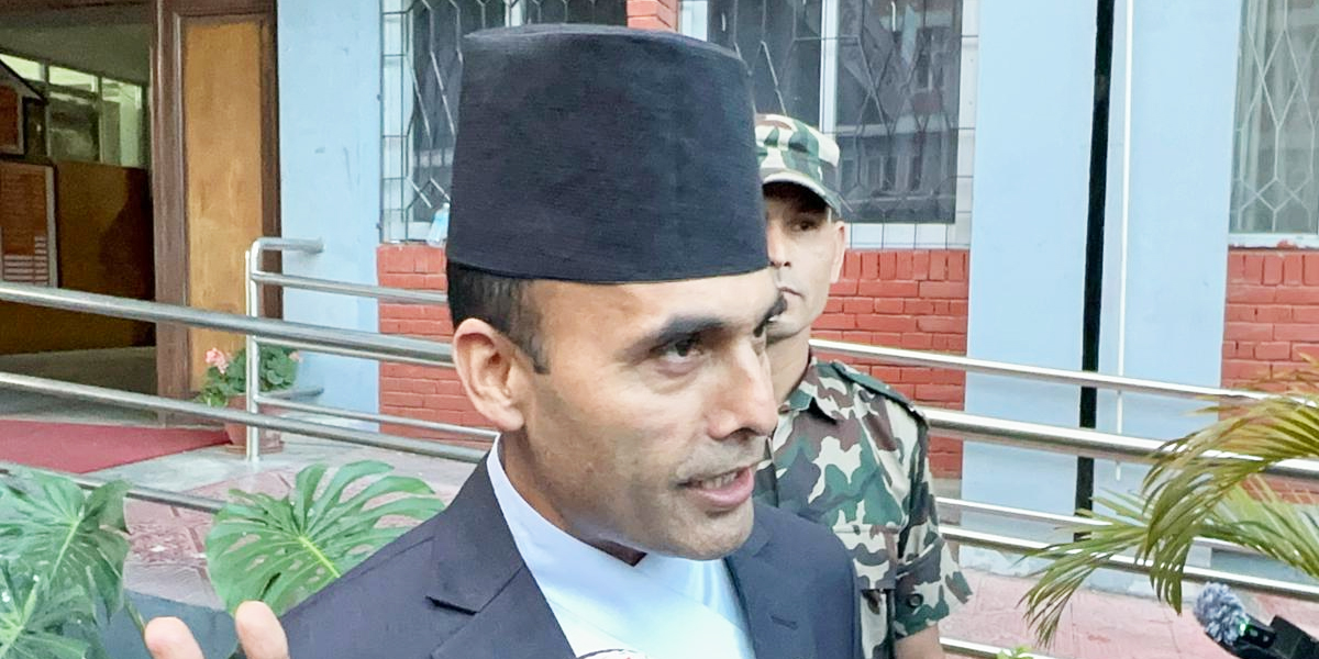 सरकारी विज्ञापनको पैसा मिडियामा होइन, कसैको गोजीमा पुगेपछि रोक्नुपरेको हो: सञ्चारमन्त्री