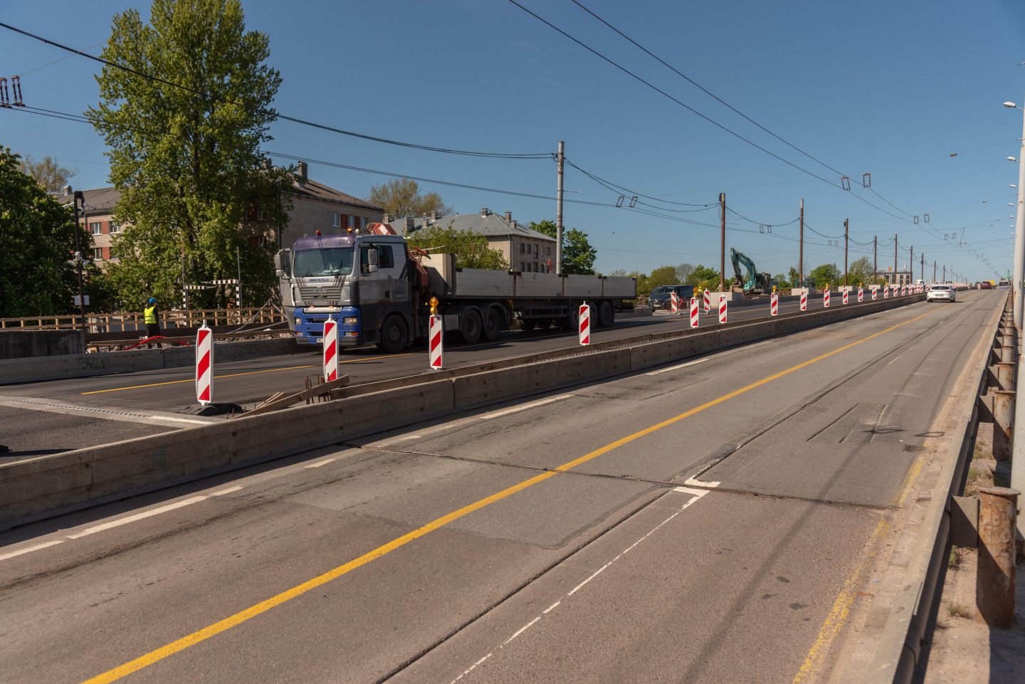 Rīgas dome brīdina - Zemitāna tiltu gājēji izmantot tagad nedrīkst!