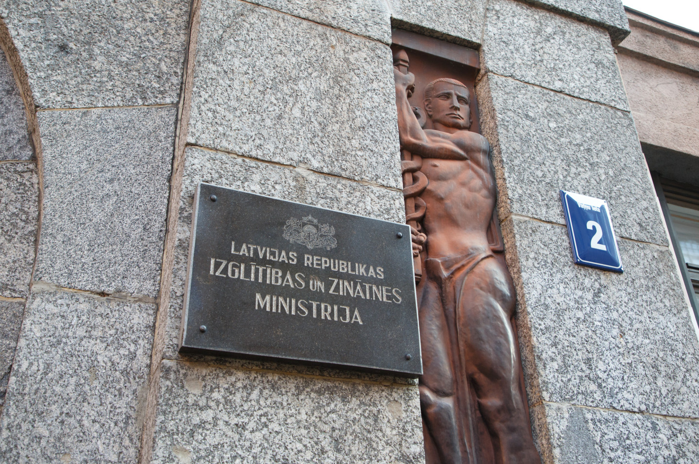 Darbu atstāj uz dienesta pārbaudes laiku atstādinātā Izglītības un zinātnes ministrijas amatpersona