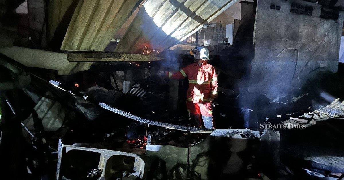 Man loses RM50,000 in cash as fire sweeps through 5 homes