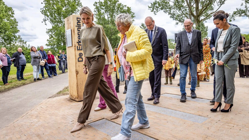 Nationaal monument voor slachtoffers geweld jeugdzorg onthuld in Apeldoorn