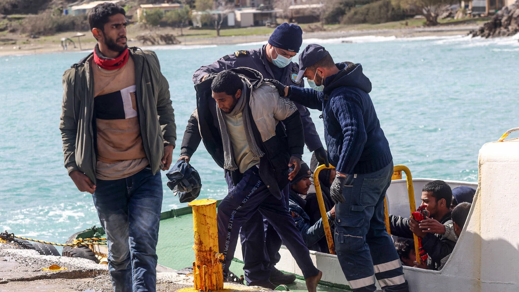 Migratiepact gaat Griekenland niet ver genoeg: bij afwijzing snel weg, anders detentie