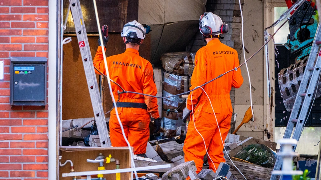 Geen mensen aangetroffen onder puin van ontploft gebouw Amsterdam