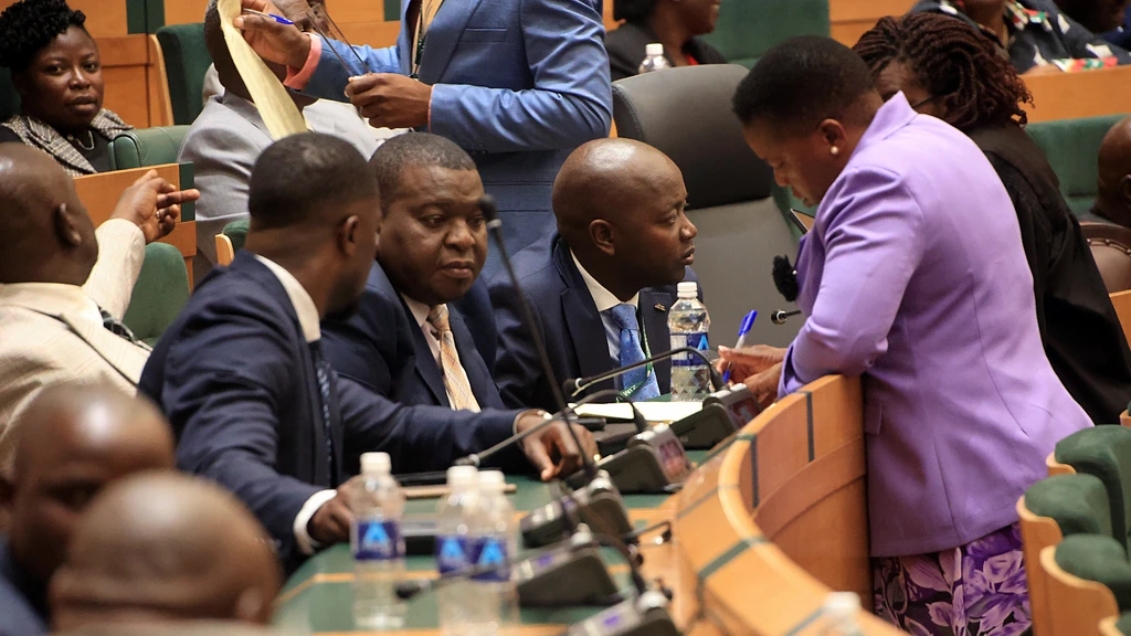 President Zimbabwe kan door wetswijziging twee jaar langer aan de macht blijven