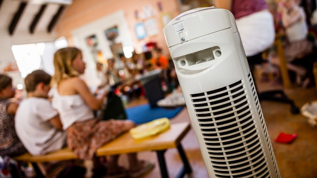 From midnight code red due to heat: 'Only go outside if it is really necessary'