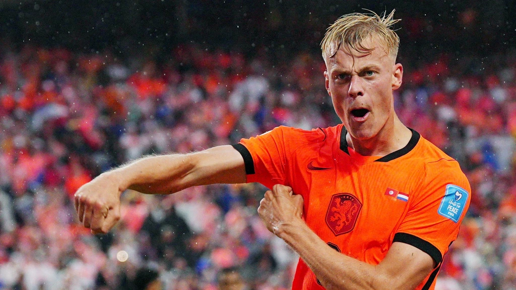 Bliksemstart leidt Oranje naar zege op Tunesië en WK-groepswinst, maandagnacht wacht Marokko