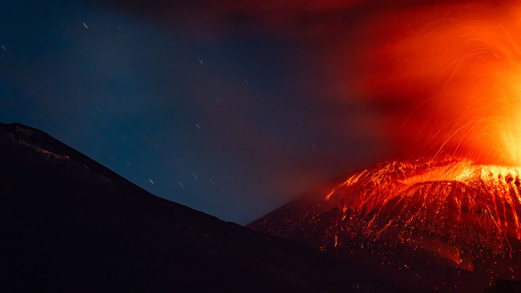 Aswolk uit Etna verlamt vliegverkeer rond vulkaan
