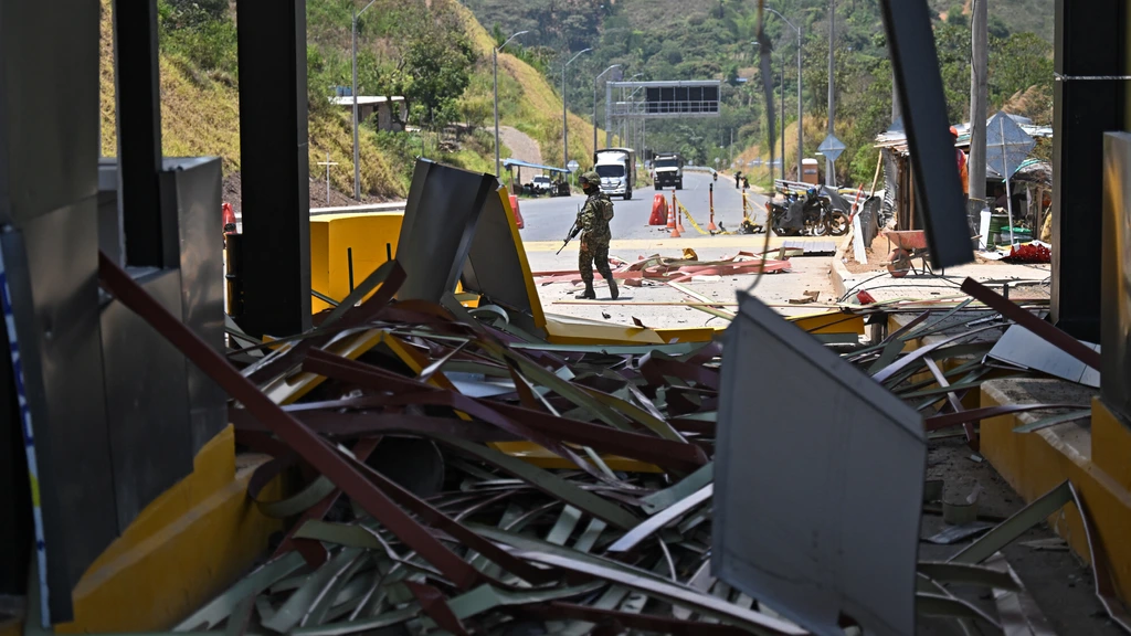 Dead and injured in two attacks on first day of new Colombian president