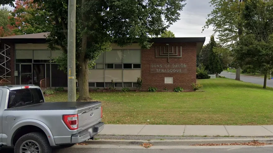 Politieagent en schutter gewond bij aanval op synagoge in Canada