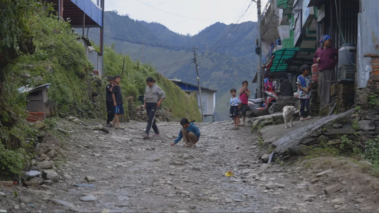 Nieuw noodweer in Nepal maakt hulpverlening lastig, vrees voor aardverschuivingen