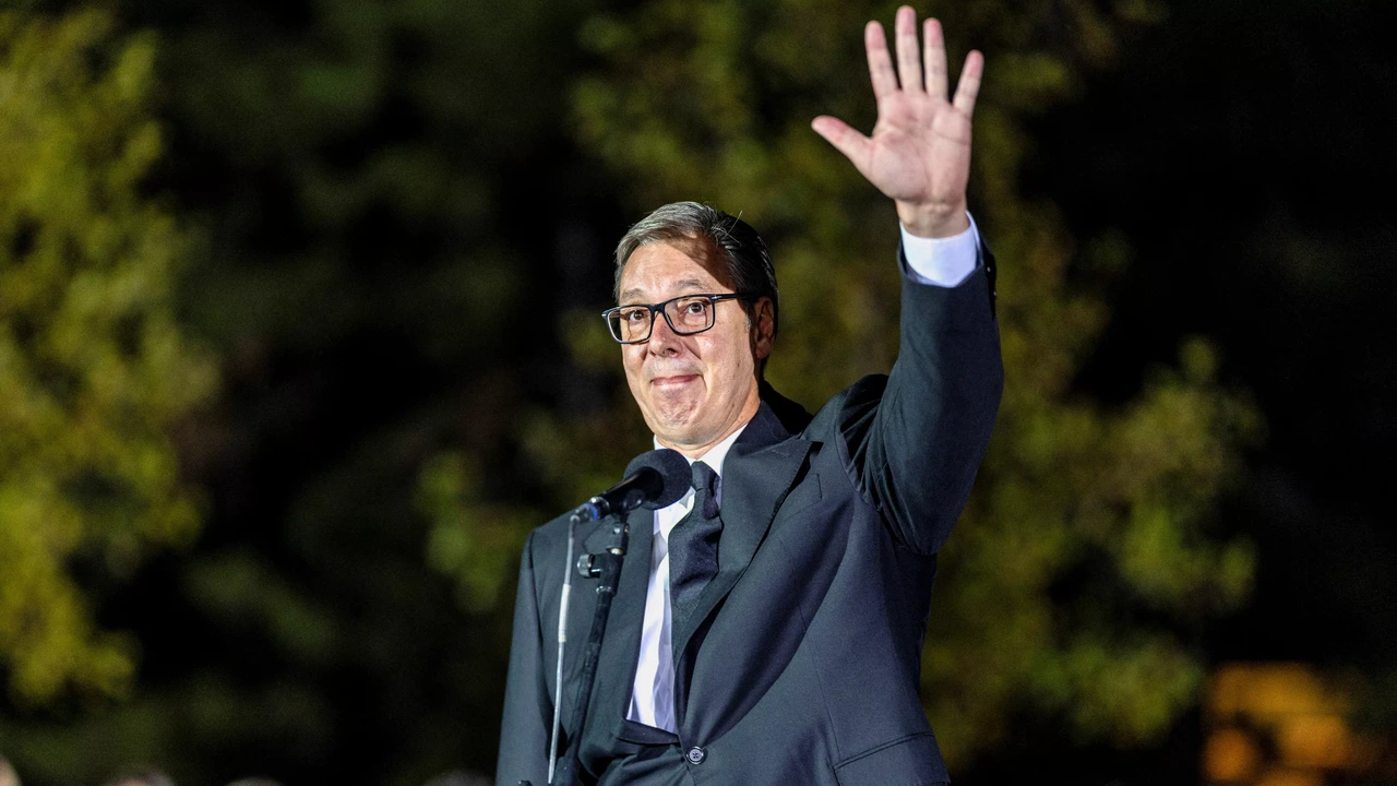 Servische president Vucic treedt af en maakt weg vrij voor vervroegde verkiezingen
