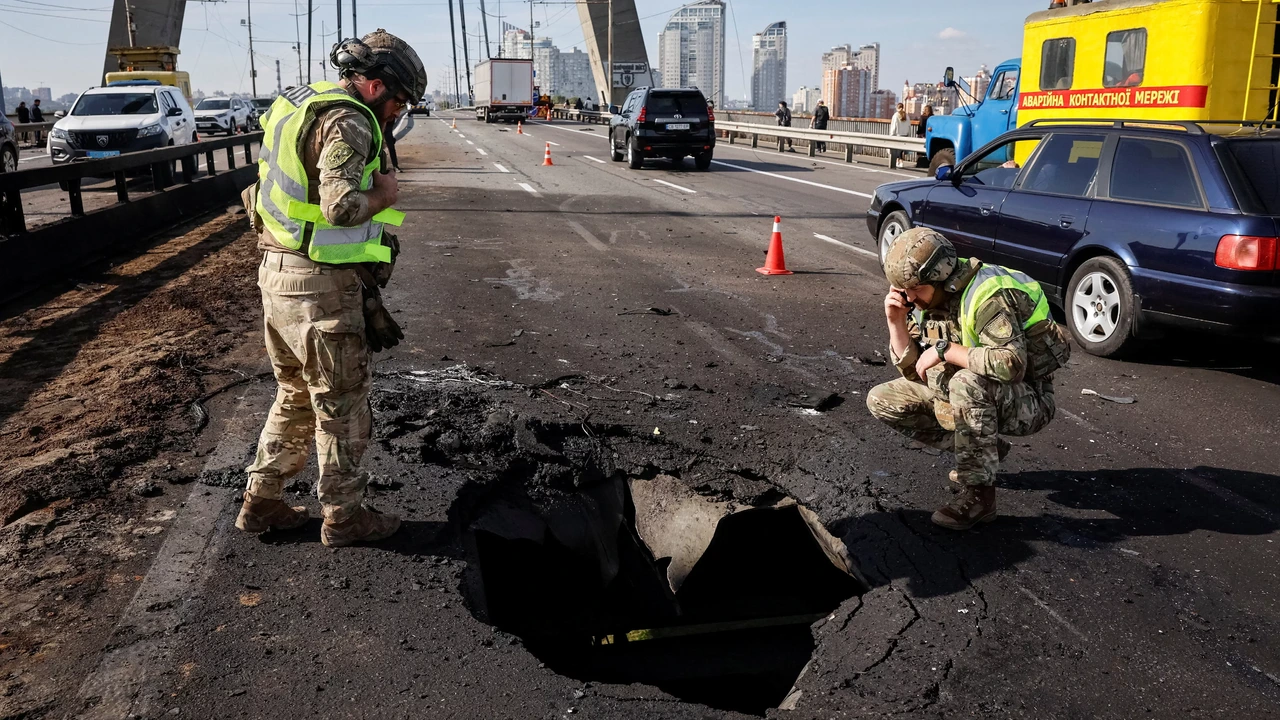 Rusland valt opnieuw Noordbrug in Kyiv aan, Merz bezoekt Oekraïense hoofdstad