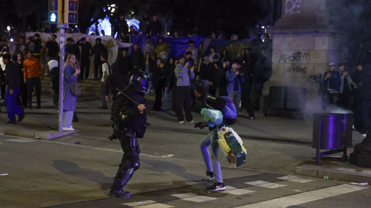 Plunderingen en brandstichtingen in Barcelona, ruim 100 mensen opgepakt