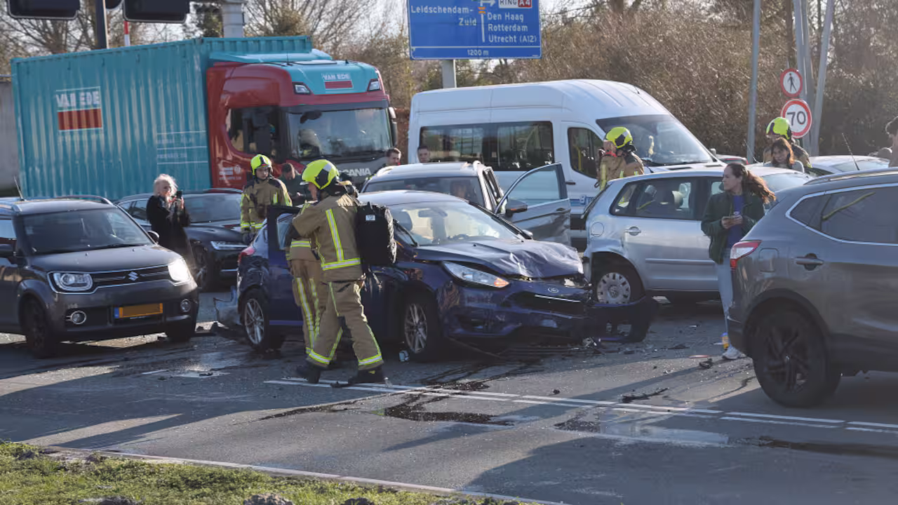 Vliettunnel deels afgesloten na ongeluk met negen voertuigen in Den Haag