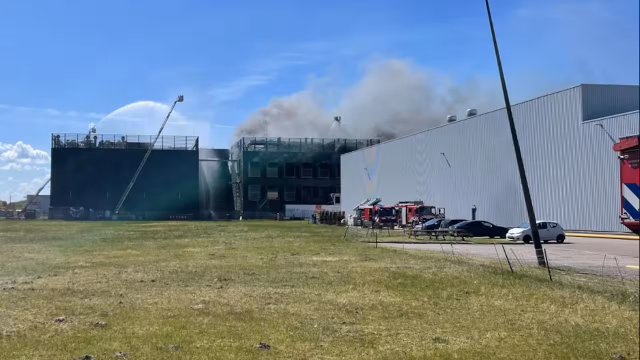 Groot datacenter in Almere zonder stroom door brand, NL-Alert vanwege de rook