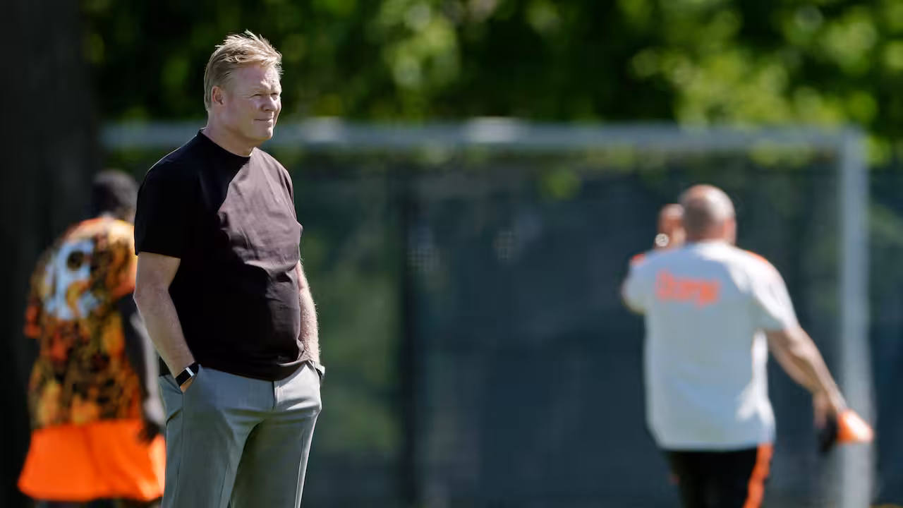 Koeman baalt van wegvallen Jurriën Timber: 'Drie keer op die positie, bizar'