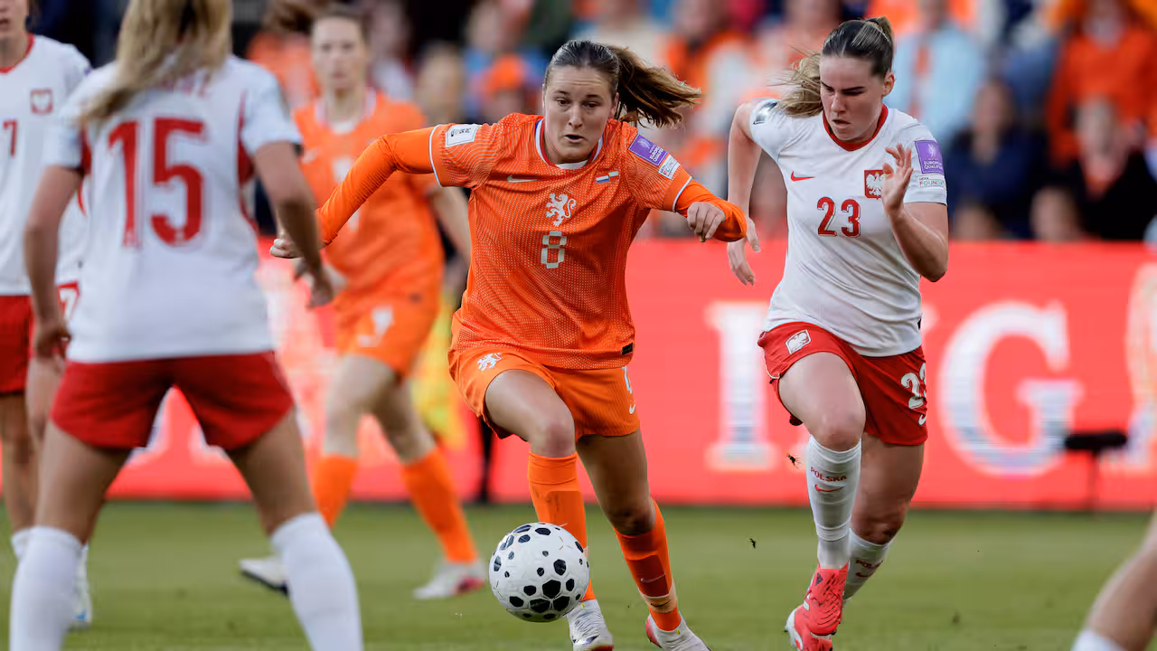 Live WK-kwalificatie | Directe plaatsing Oranjevrouwen ver weg door Franse goal