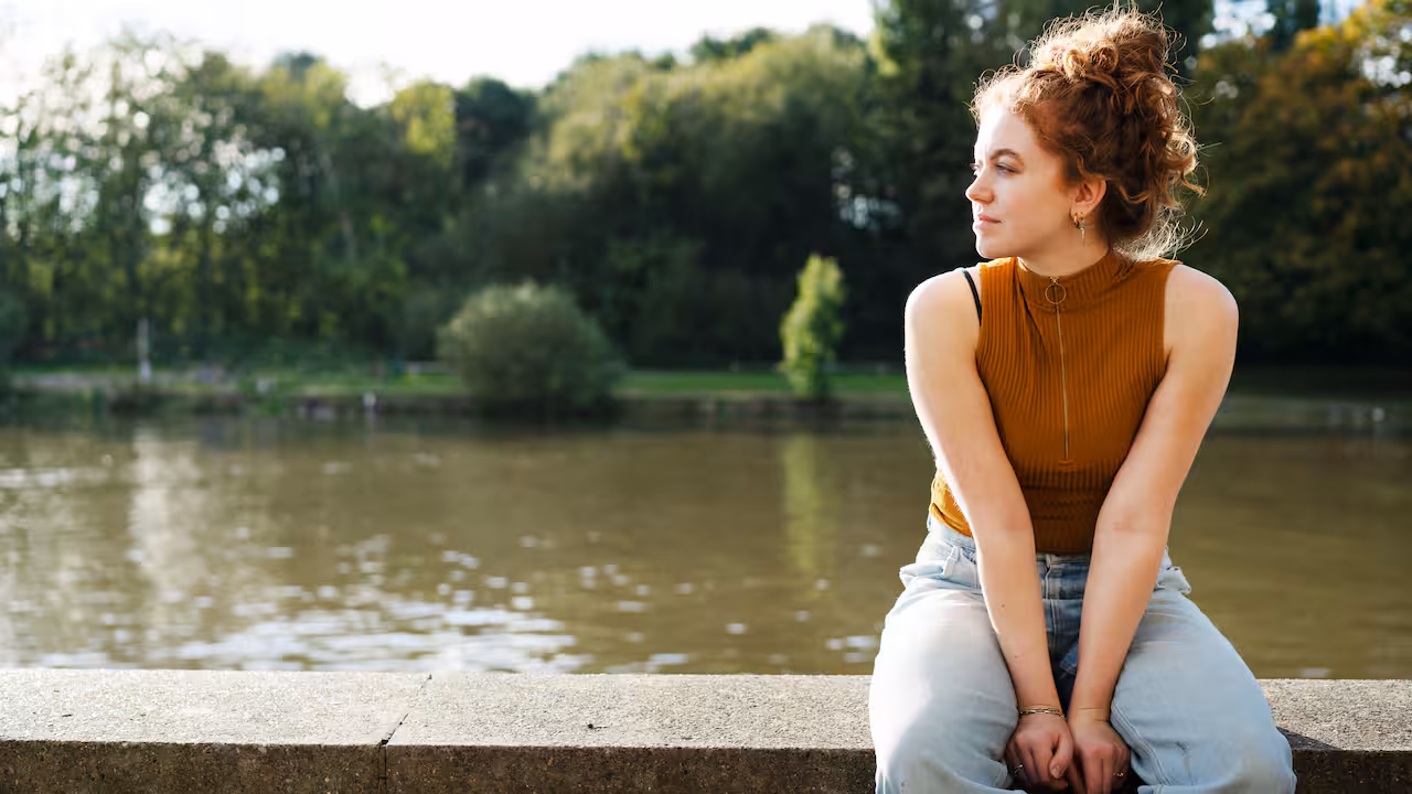 'Eindeloos herkauwen' in complexere wereld: jonge vrouw worstelt steeds vaker