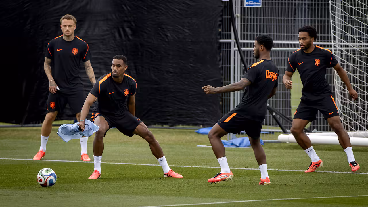 Praat mee Kans voor reserves of toch sterkste opstelling? Kies je Oranje-elftal tegen Tunesië