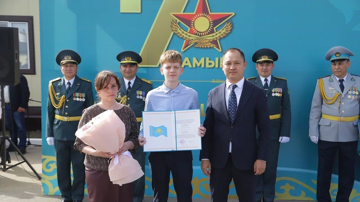 В Костанае наградили проявивших героизм военнослужащих и граждан