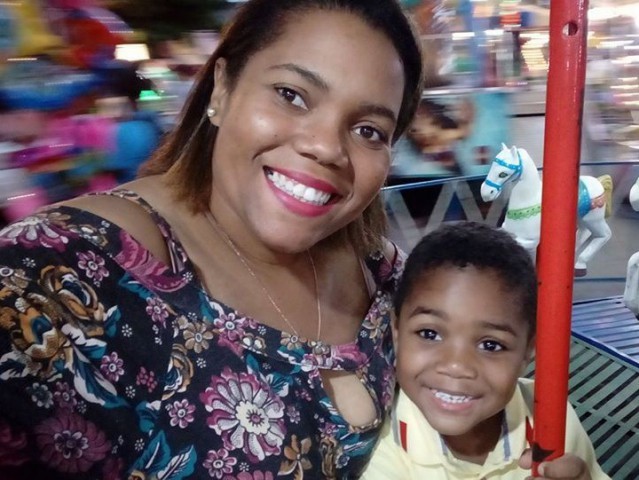 BrasilMãe do menino Miguel, morto há seis anos, homenageia o filho em formatura no curso de Direito: 'Essa conquista é sua'