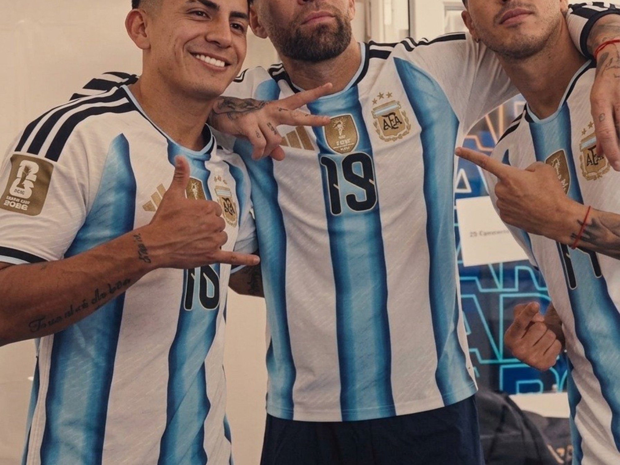 Las perlitas del back de fotos de la Selección: los que se animaron al inglés, el chiste a Mac Allister por su pelo y un "se va a enojar mi mamá"