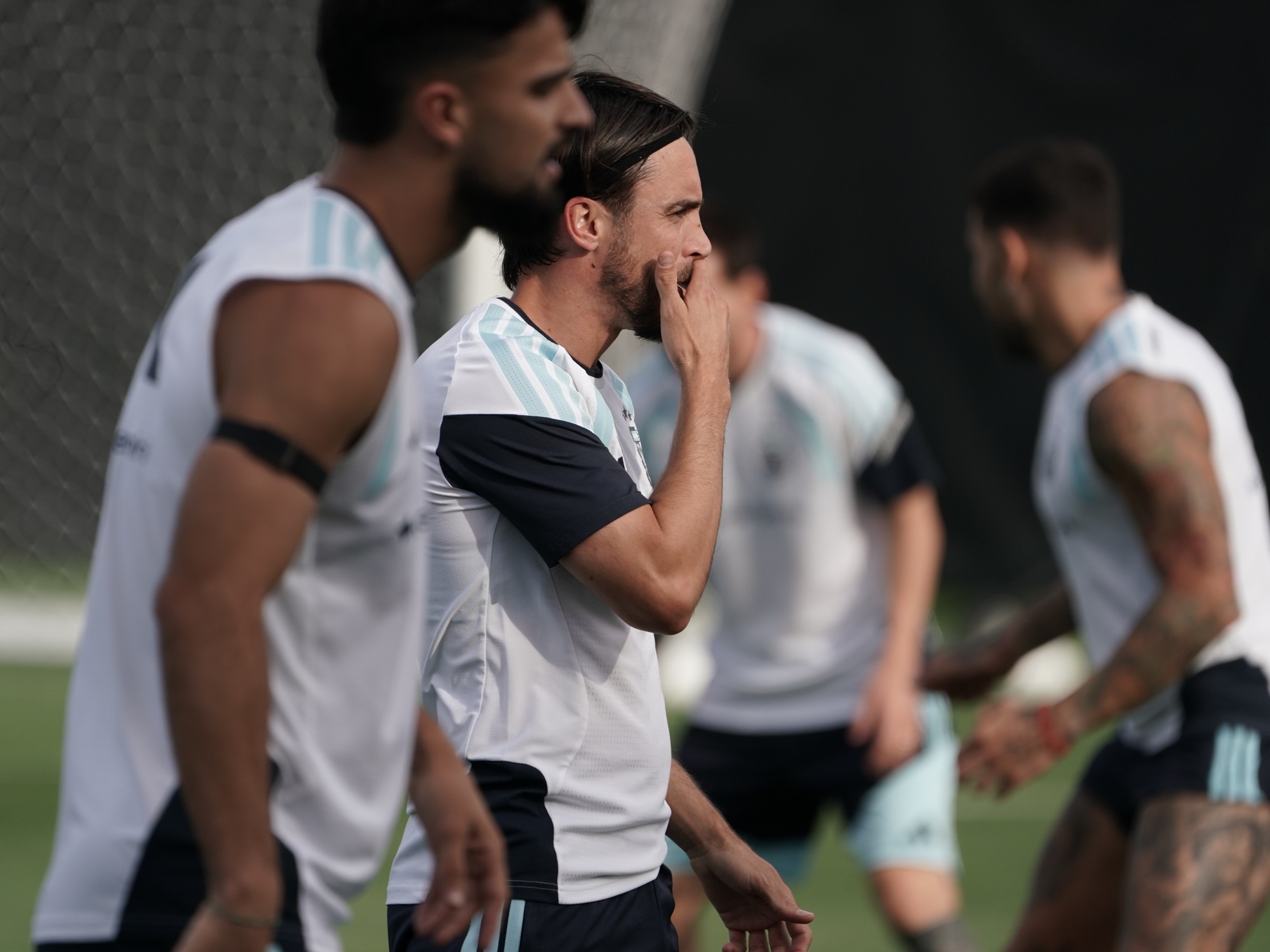 El campeón del mundo que dio un paso clave en su recuperación y el dilema de Scaloni