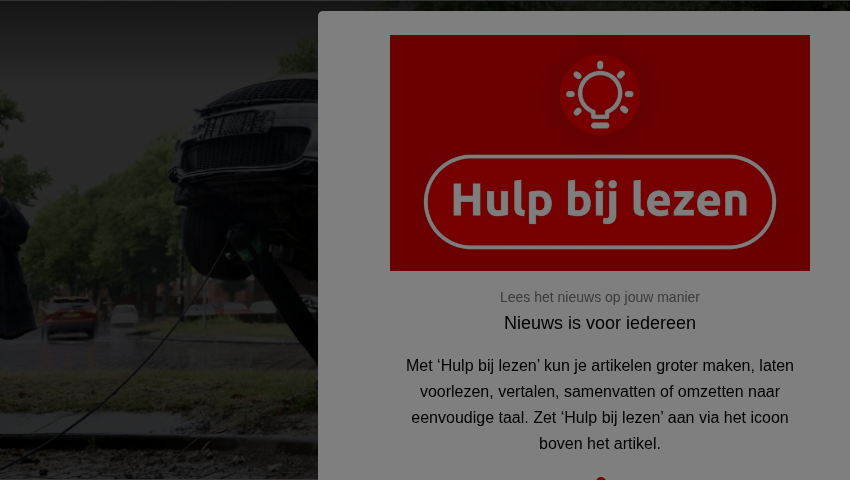Bijzonder parkeermoment: auto eindigt op paaltjes bij Overloons restaurant