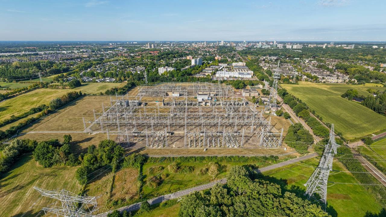 Overvol stroomnet: Den Haag wil meer risico nemen zodat huizenbouw door kan