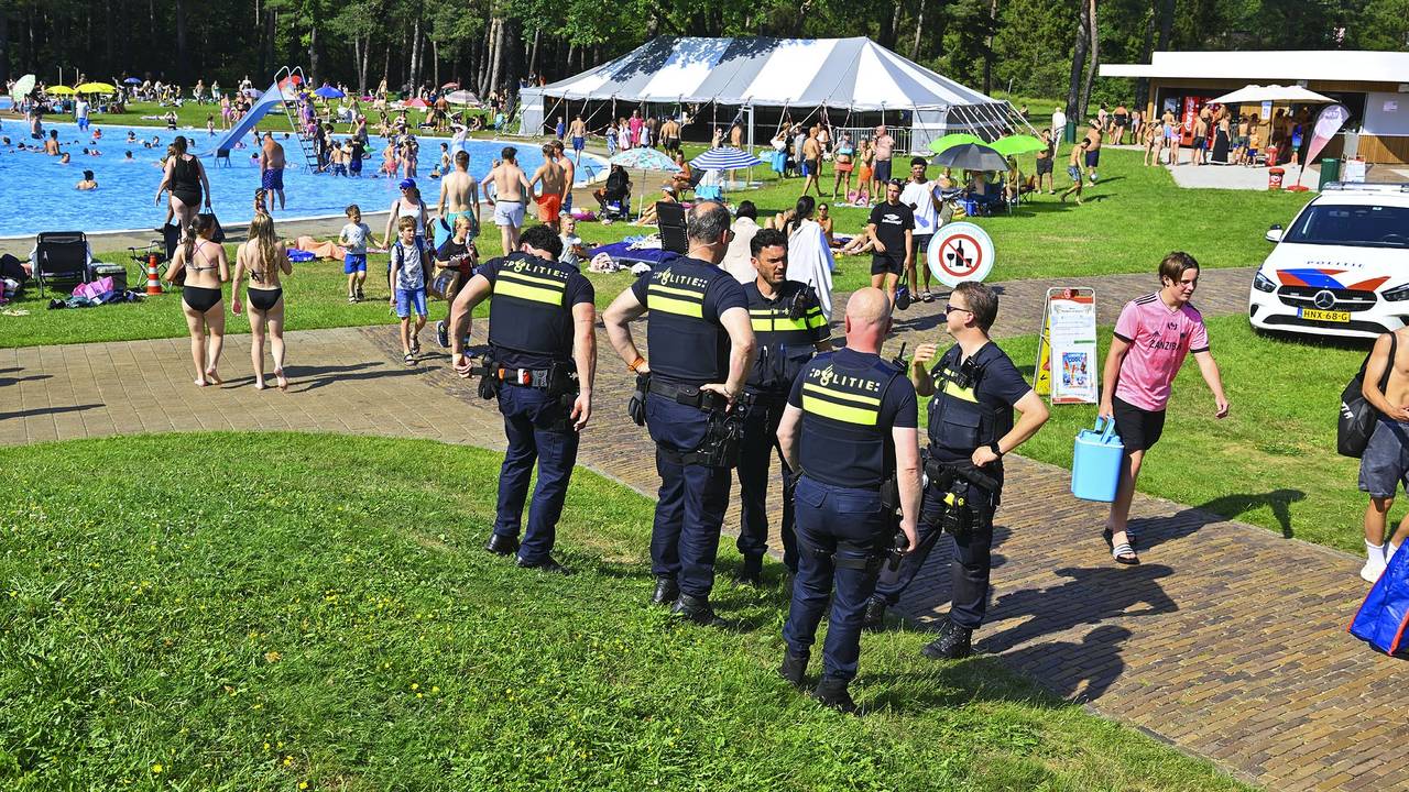 Zwembad past openingstijden voor veiligheid, eerder op de dag vechtpartij