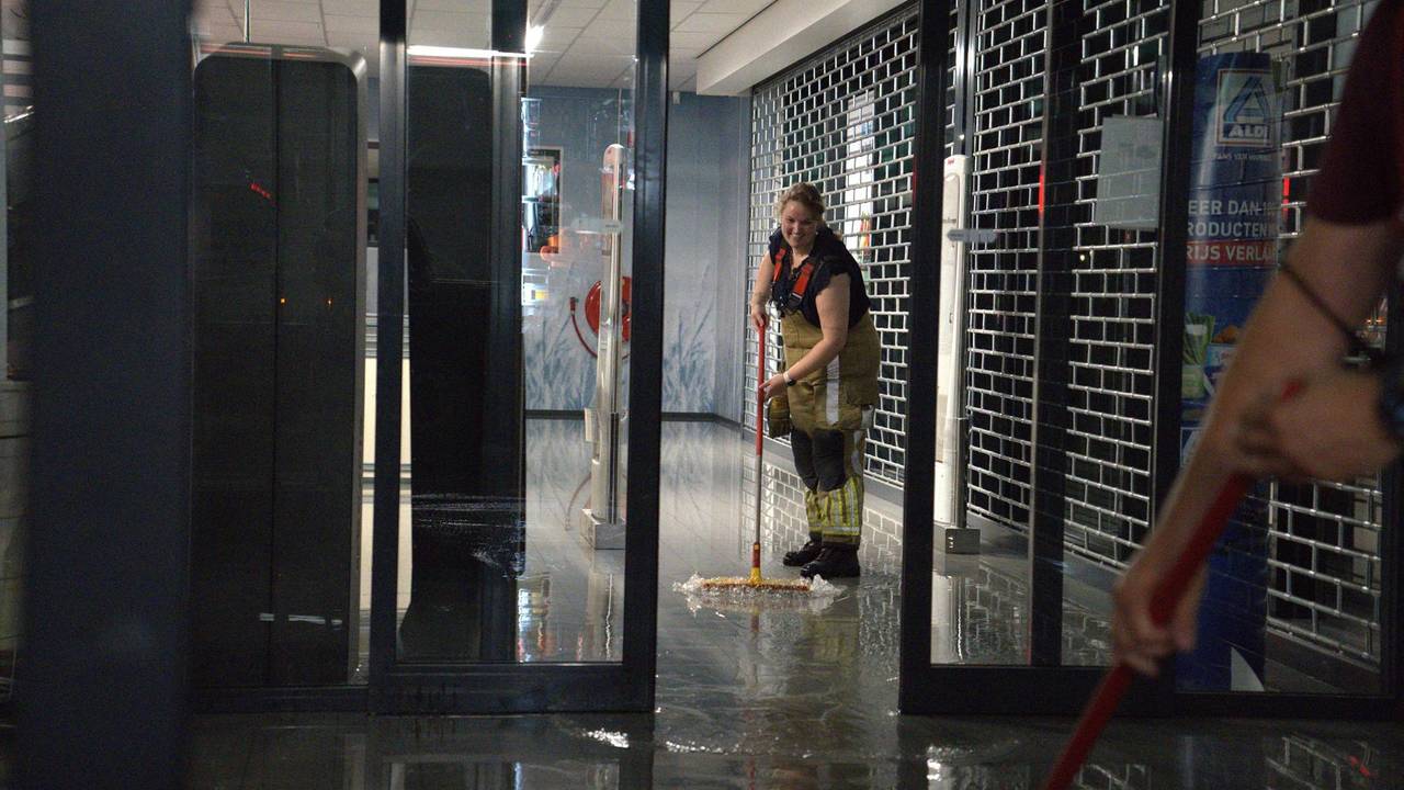 Waterleiding springt, Aldi-supermarkt Oosterhout komt blank te staan