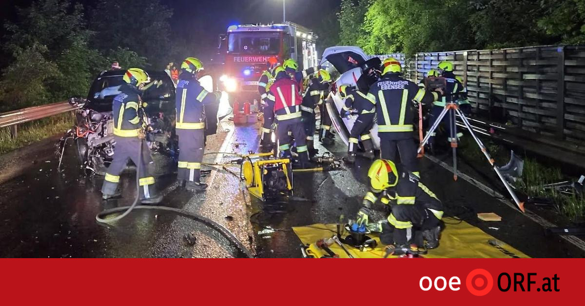 EBENSEE: Viele Schwerverletzte bei Frontalkollision