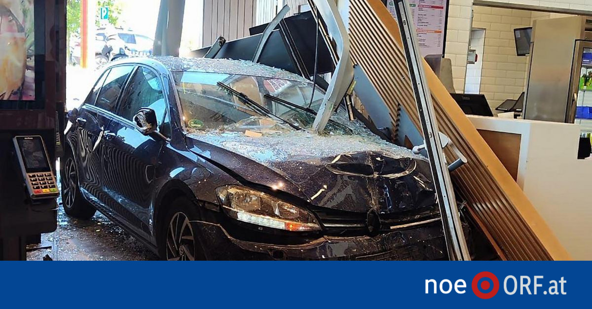 Chronik: Auto krachte in Fast-Food-Restaurant