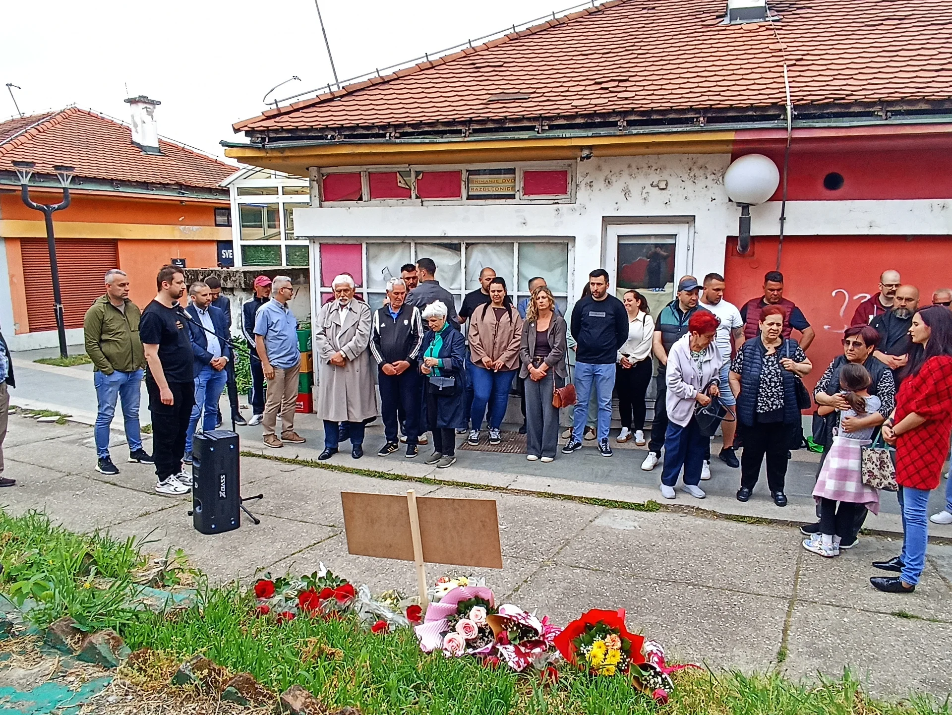 U Brčkom odata počast Huseinu i Hajrudinu, civilima koji su 1992. godine ubijeni na ulici