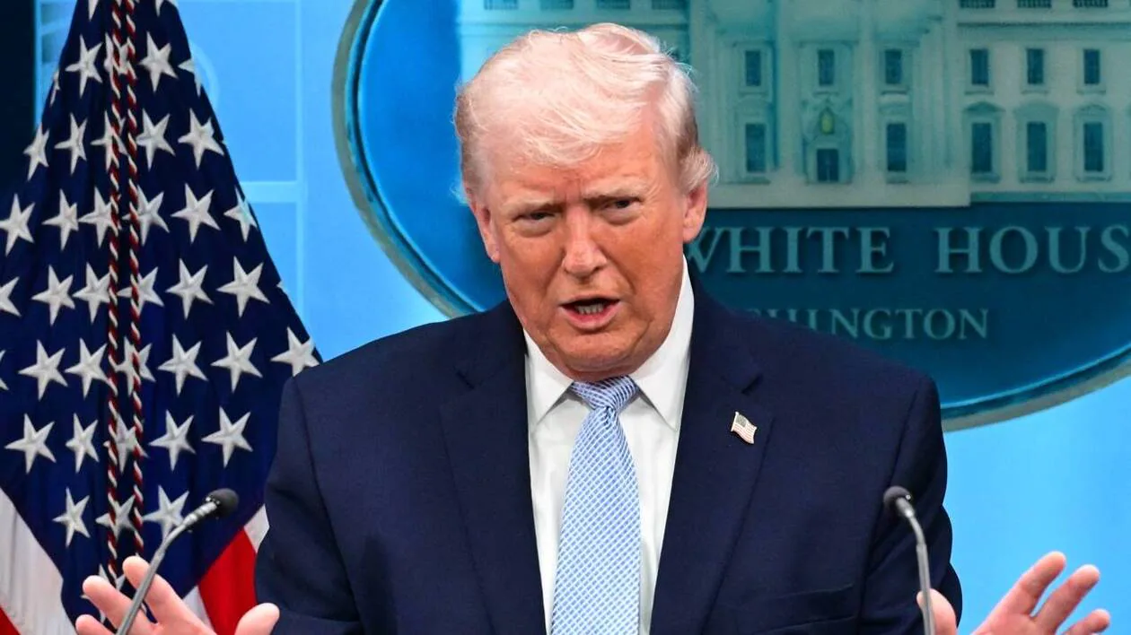 « QI très bas », « stupides », « cinglés »… Donald Trump tacle des figures de l’ultradroite opposées à la guerre en Iran