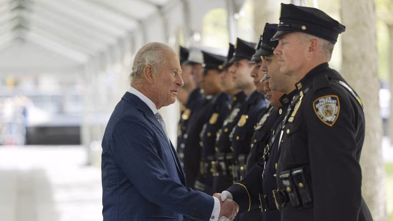 En visite au mémorial du 11-Septembre, Charles III déclare sa « solidarité indéfectible avec le peuple américain »