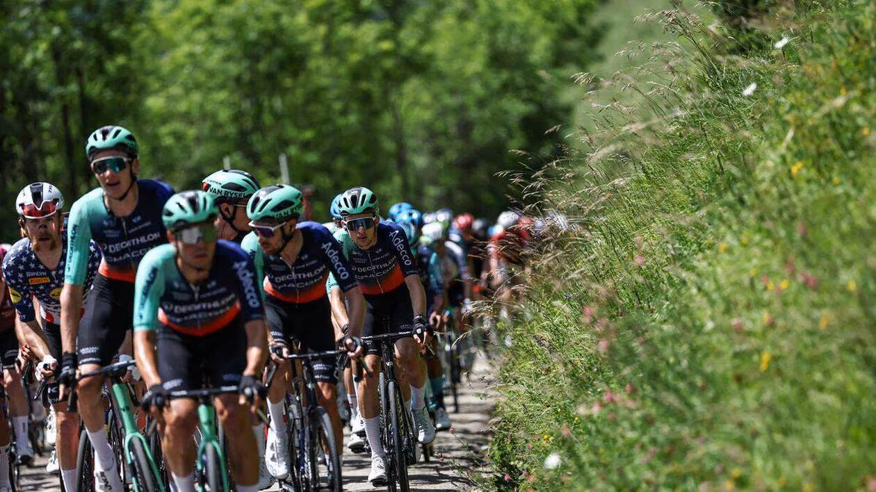 DIRECT. Tour Auvergne-Rhône-Alpes : déjà un coup dur pour Paul Seixas, suivez l'exigeante 1re étape