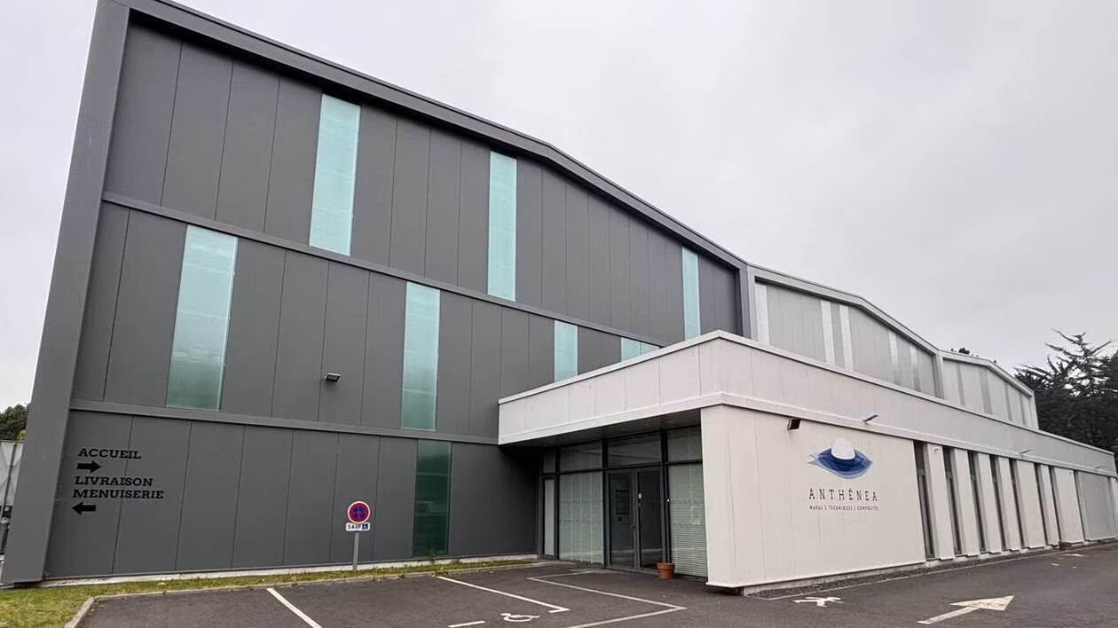 Placée en redressement judiciaire, la société de soucoupes flottantes Anthénea nourrit l’espoir de rebondir à Lannion