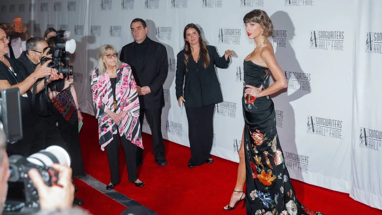 Taylor Swift devient la plus jeune femme à intégrer le panthéon américain des auteurs-compositeurs