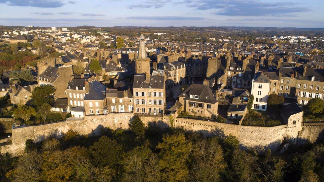 Canicule : à Fougères, le record de chaleur du mois de juin battu, tout proche du record absolu