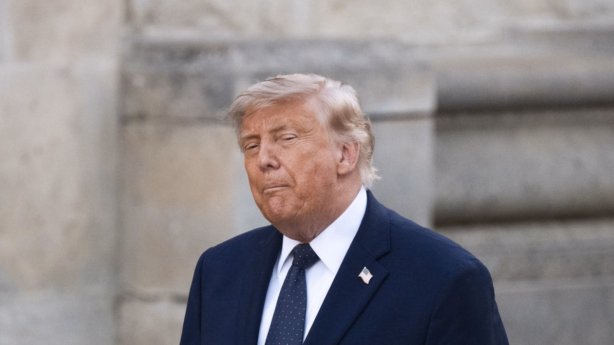 Trump laisse de la place aux discussions avec l'Iran, le pétrole recule