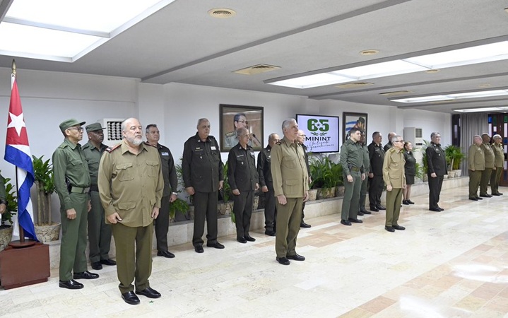 Presiden Raúl y Díaz-Canel acto de ascenso en el Minint